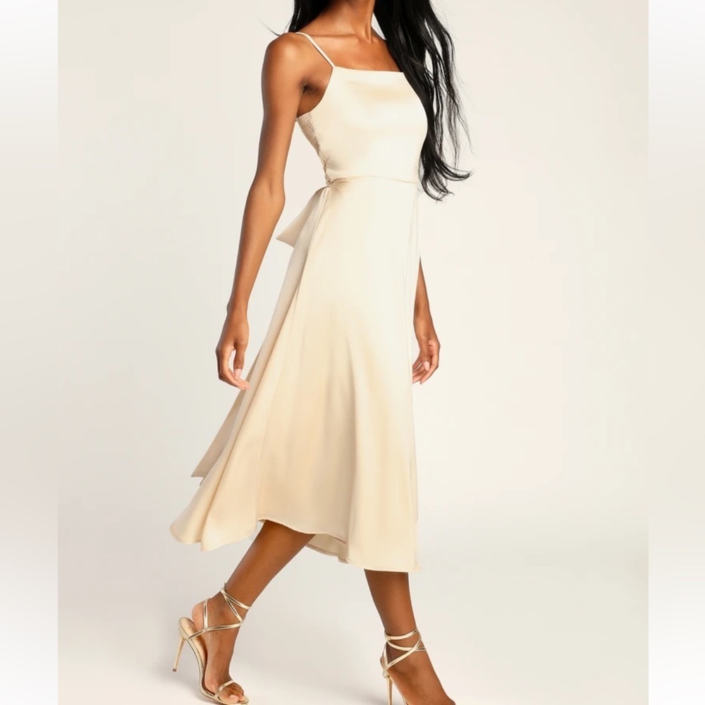 Lulus Gorgeously Graceful Champagne Satin
Sleeveless Midi Dress Size S